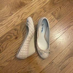 BCBGeneration nude wedges